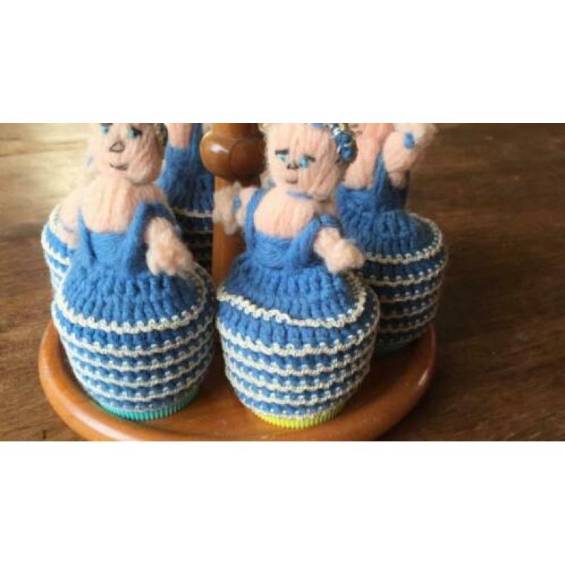 Vintage eierdop-setje met gehaakte poppetjes