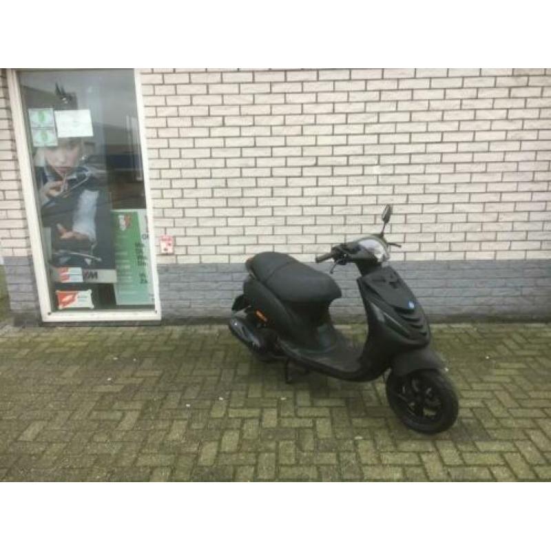 Gave piaggio zip sp 45km brom 4t mat zwart bj2016 4000km