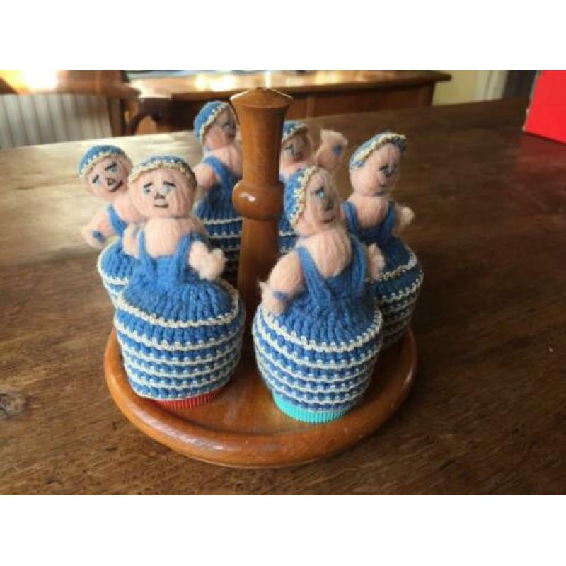 Vintage eierdop-setje met gehaakte poppetjes