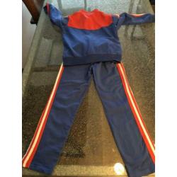 Jogging pak. Maat 146. Opruiming