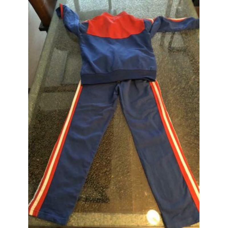 Jogging pak. Maat 146. Opruiming