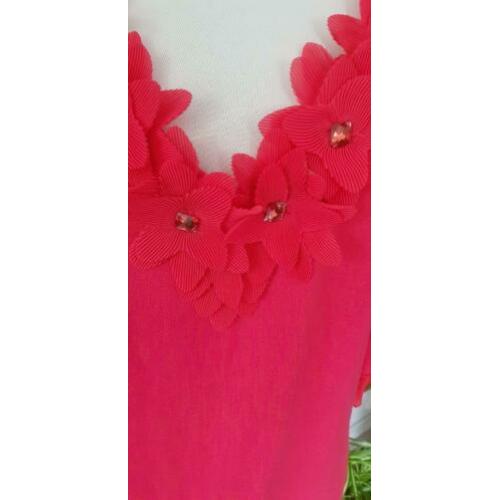 Z.g.n. dames trui, rood met steentjes.mt 44 (even meten)