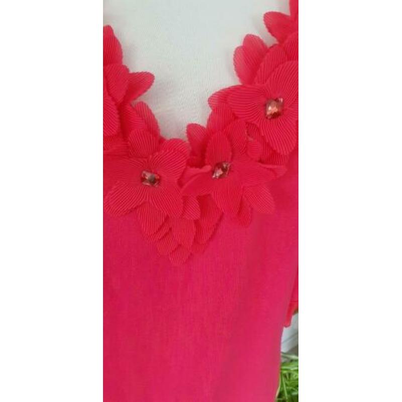 Z.g.n. dames trui, rood met steentjes.mt 44 (even meten)