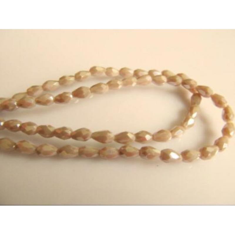 Kristalglas druppel kraal donker beige circa 5x3.5 mm