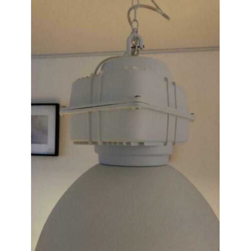 Industriële witte hanglamp