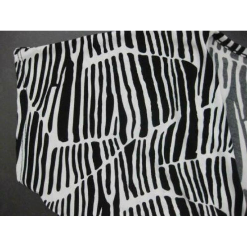 Jurk met zwart-wit print, zebra, korte mouw maat L, mt 40