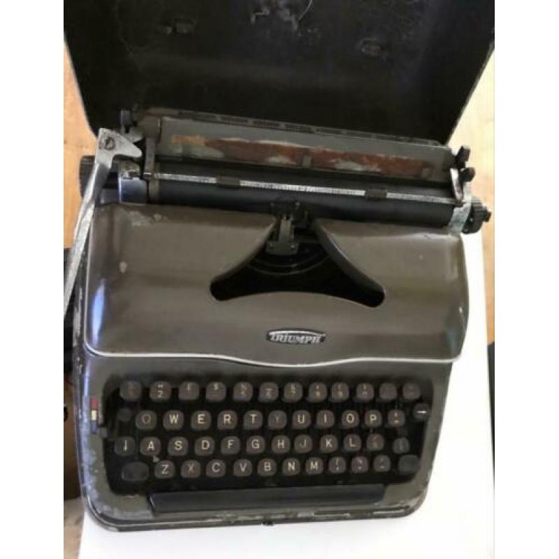 Triumph oude en zware typmachine!