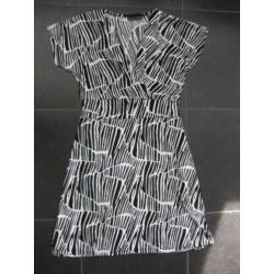 Jurk met zwart-wit print, zebra, korte mouw maat L, mt 40