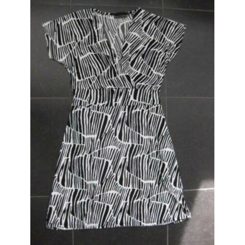 Jurk met zwart-wit print, zebra, korte mouw maat L, mt 40