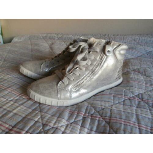 Leuke Zilver kleurige gymp 37