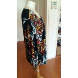 Prachtige blouse; magna (52-54) nieuw.