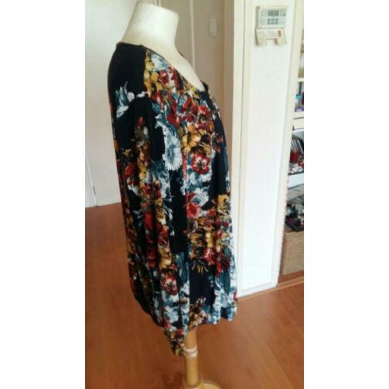 Prachtige blouse; magna (52-54) nieuw.