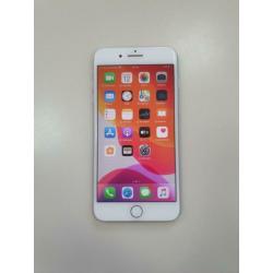 Iphone 8 plus met 64gb aan opslag. Er zit net een nieuwe scr