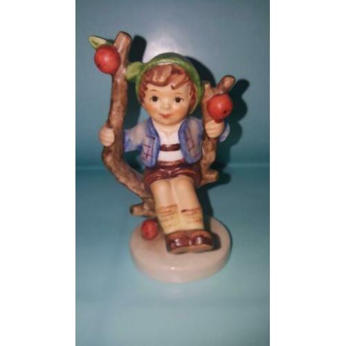 Te koop jongen in de boom punt gaven hummel/goebel beeldje