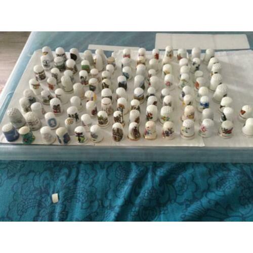 Vingerhoedjes verzameling in een koop