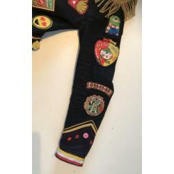 Oeteldonk dames jasje vol emblemen. Wol. Maat M.