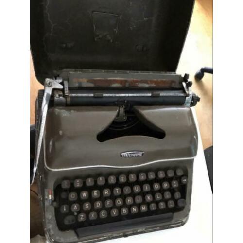 Triumph oude en zware typmachine!