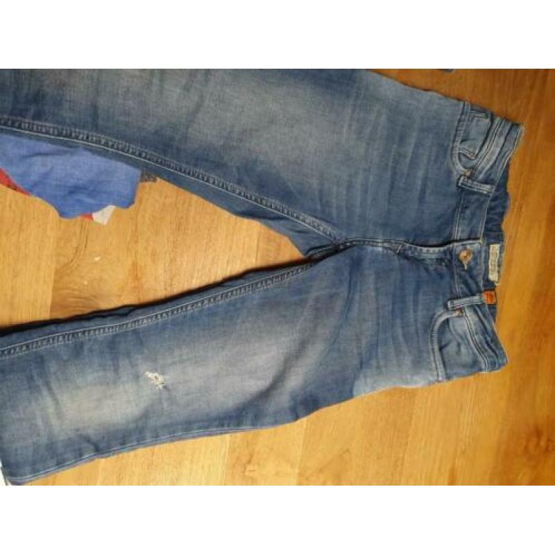Jongenskleding MT 146-152 broeken en sweater