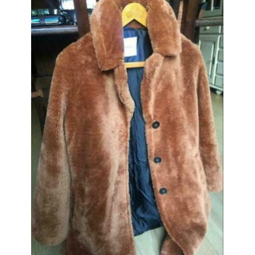 Imitatie bontjas van Mango