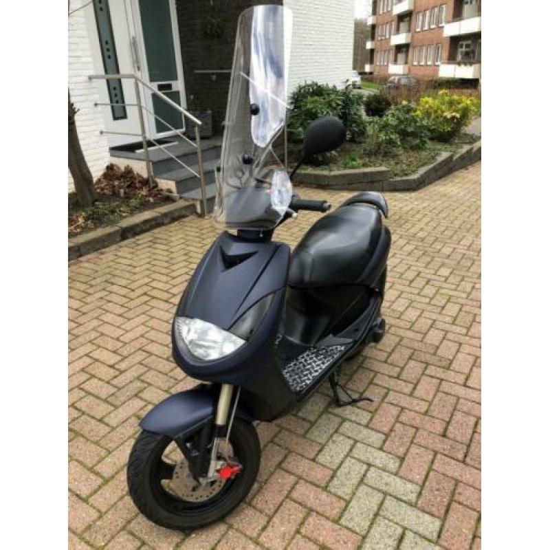 Zeer nette Peugeot Vivacity Sportline (Blauw kenteken)