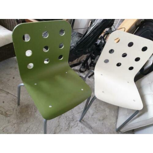Twee leuke Ikea stoelen. Groen en wit.