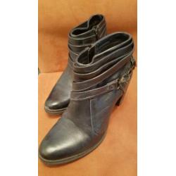 Donkerblauw enkellaarsje MJUS maat 38