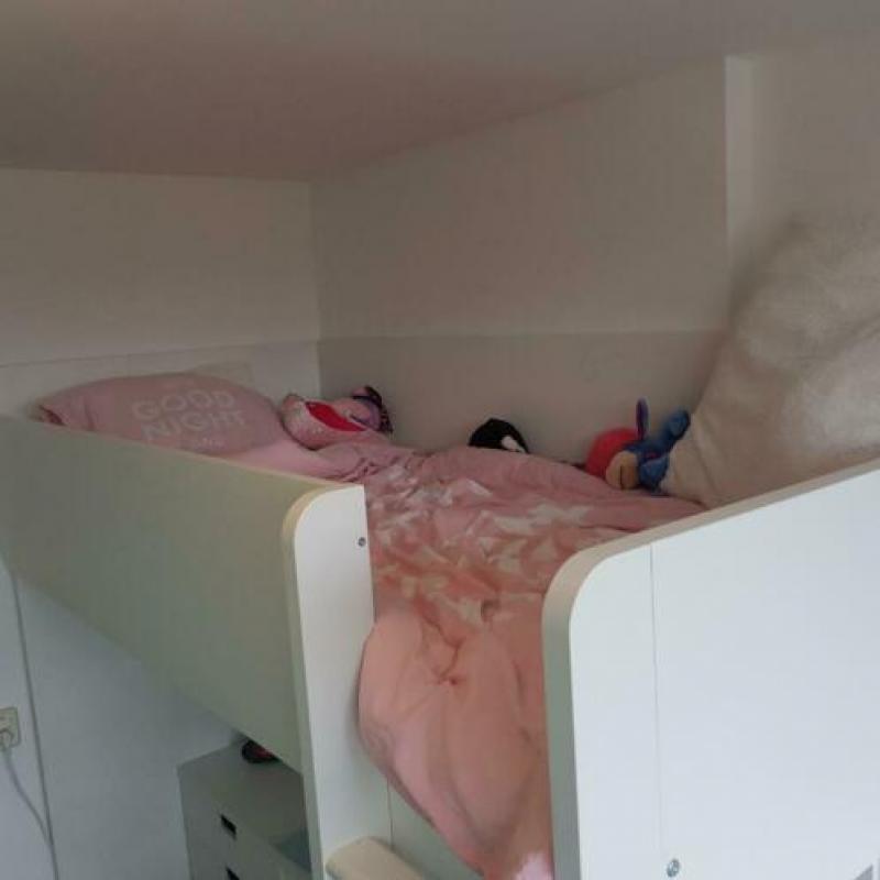 Zgan hoogslaper met kast en bureau