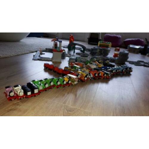 Heel veel thomas de trein take n play treinen rails