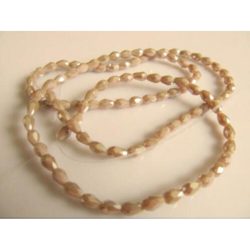 Kristalglas druppel kraal donker beige circa 5x3.5 mm
