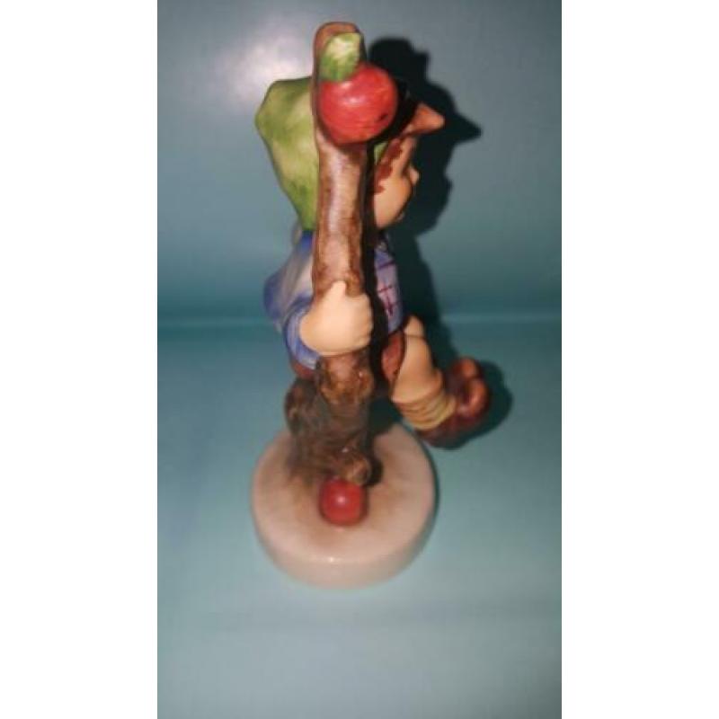 Te koop jongen in de boom punt gaven hummel/goebel beeldje