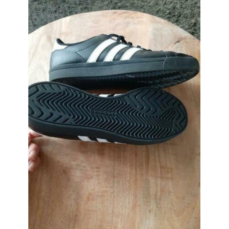 Addidas sneakers jongen