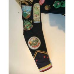 Oeteldonk dames jasje vol emblemen. Wol. Maat M.