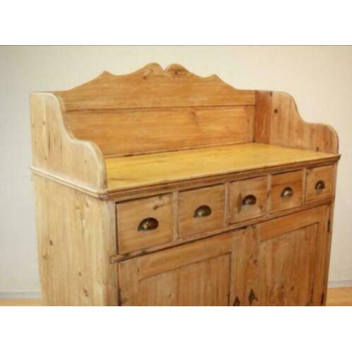 Klassieke houten commode