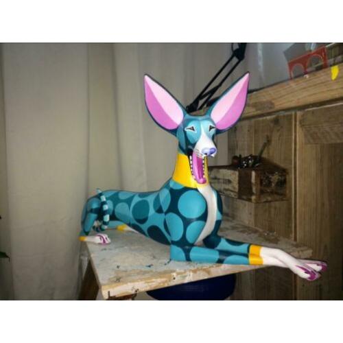 Beeld hout windhond podenco ibizan hond kunst