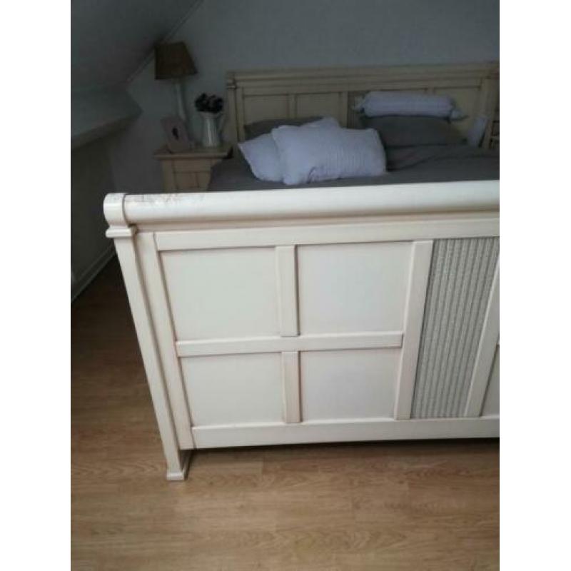 Gaaf brocante stevig 2 persoonsbed. Hout. Antiek