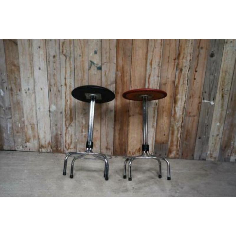 Vintage kruk skai chrome