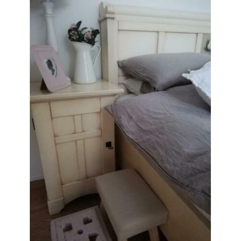 Gaaf brocante stevig 2 persoonsbed. Hout. Antiek