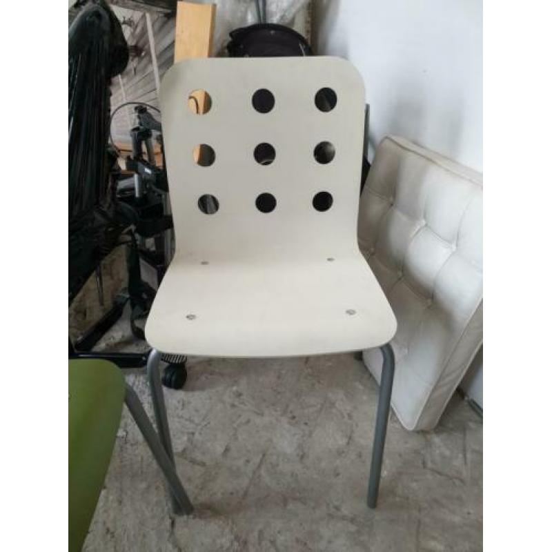 Twee leuke Ikea stoelen. Groen en wit.