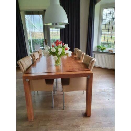 Massieve hardhouten eettafel 200x100 incl 6 lederen stoelen