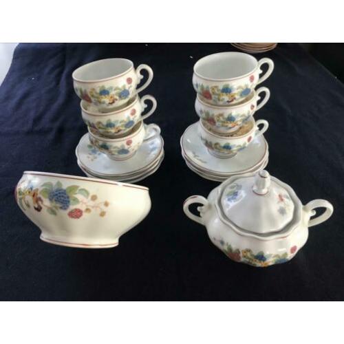 6 antieke kopjes met suikerpot en kom