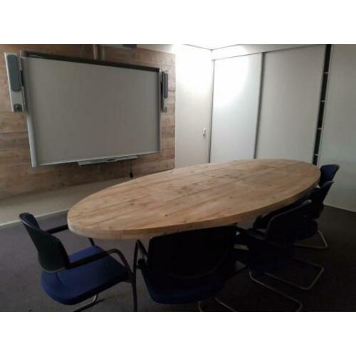 Steigerhouten tafel ovaal / Ovale steigerhoutentafel.