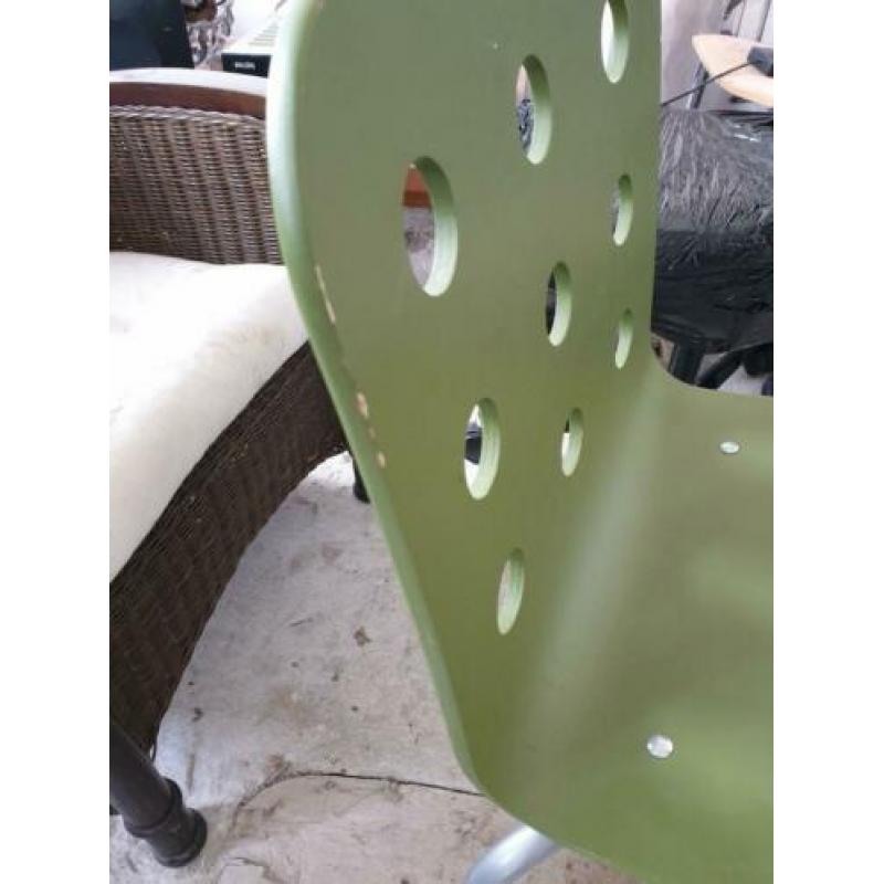 Twee leuke Ikea stoelen. Groen en wit.