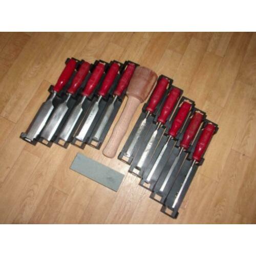 Laatste Oude(NOOITGEDAGT BEITEL SET)JAREN 80 BERG STAAL !!!