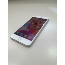 Iphone 8 plus met 64gb aan opslag. Er zit net een nieuwe scr