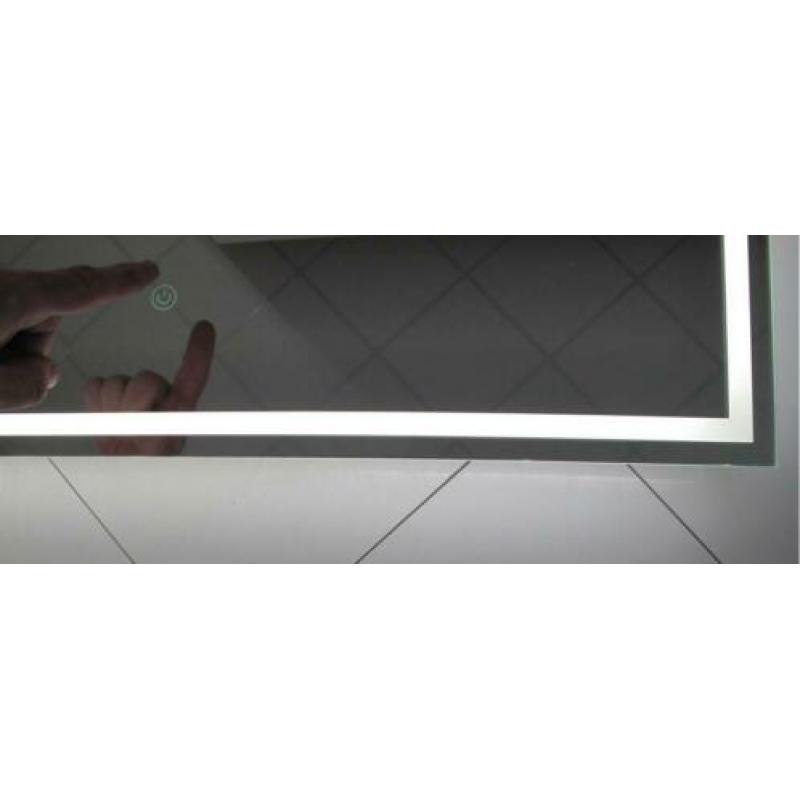 Spiegel met hi-power LED, dimfunctie en verwarming 80x70cm