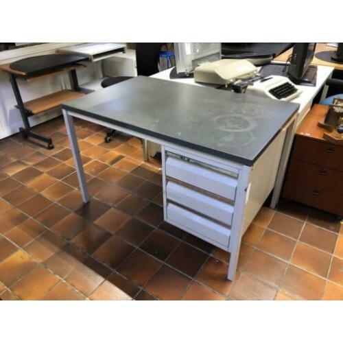 Industrieel stalen bureau