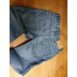 Jongenskleding MT 146-152 broeken en sweater