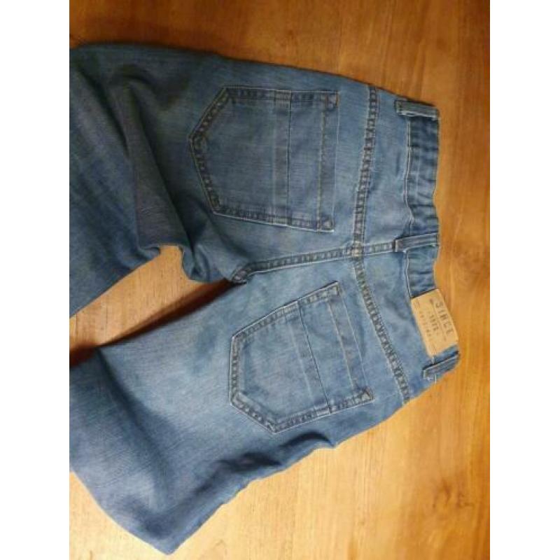 Jongenskleding MT 146-152 broeken en sweater