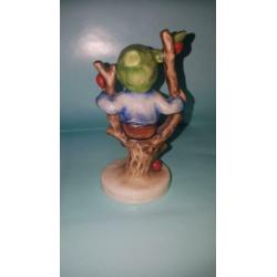 Te koop jongen in de boom punt gaven hummel/goebel beeldje