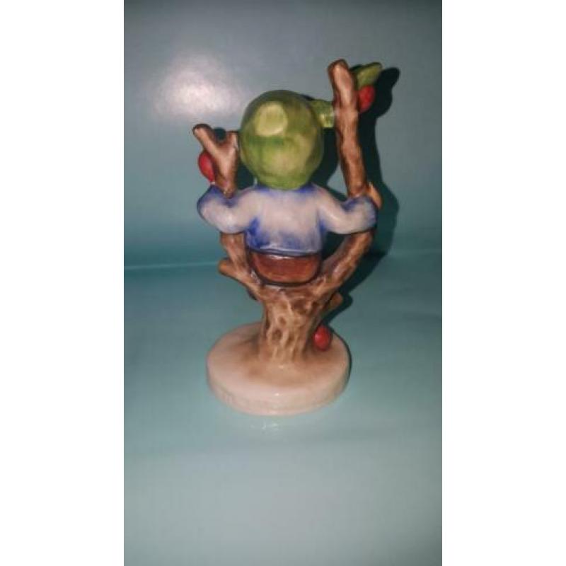 Te koop jongen in de boom punt gaven hummel/goebel beeldje